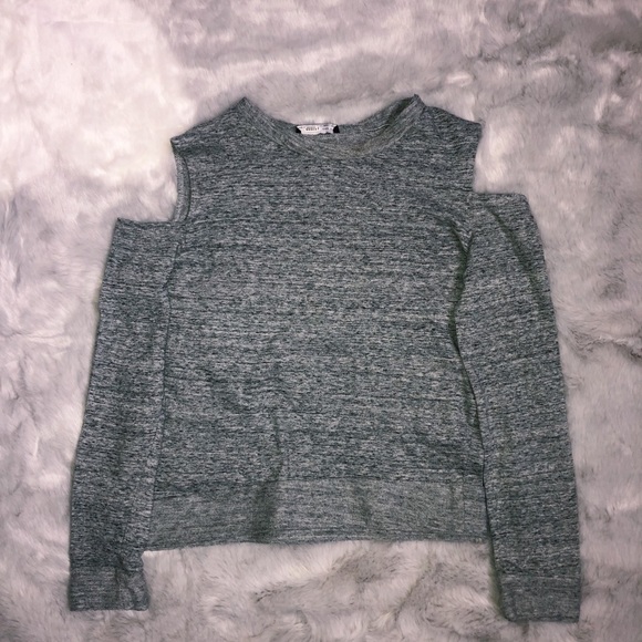Zara Tops - Gray cold shoulder top!! :)
